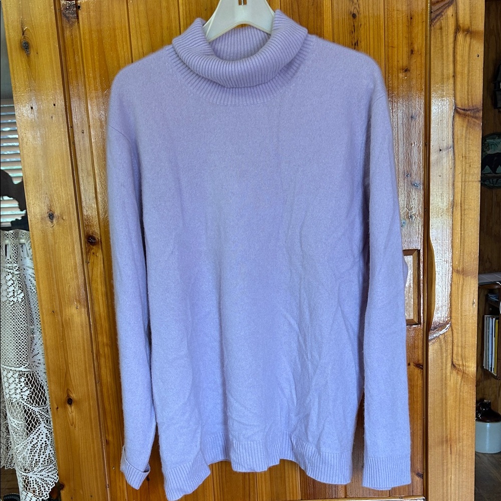 Neiman Marcus Lavender Cashmere Sweater